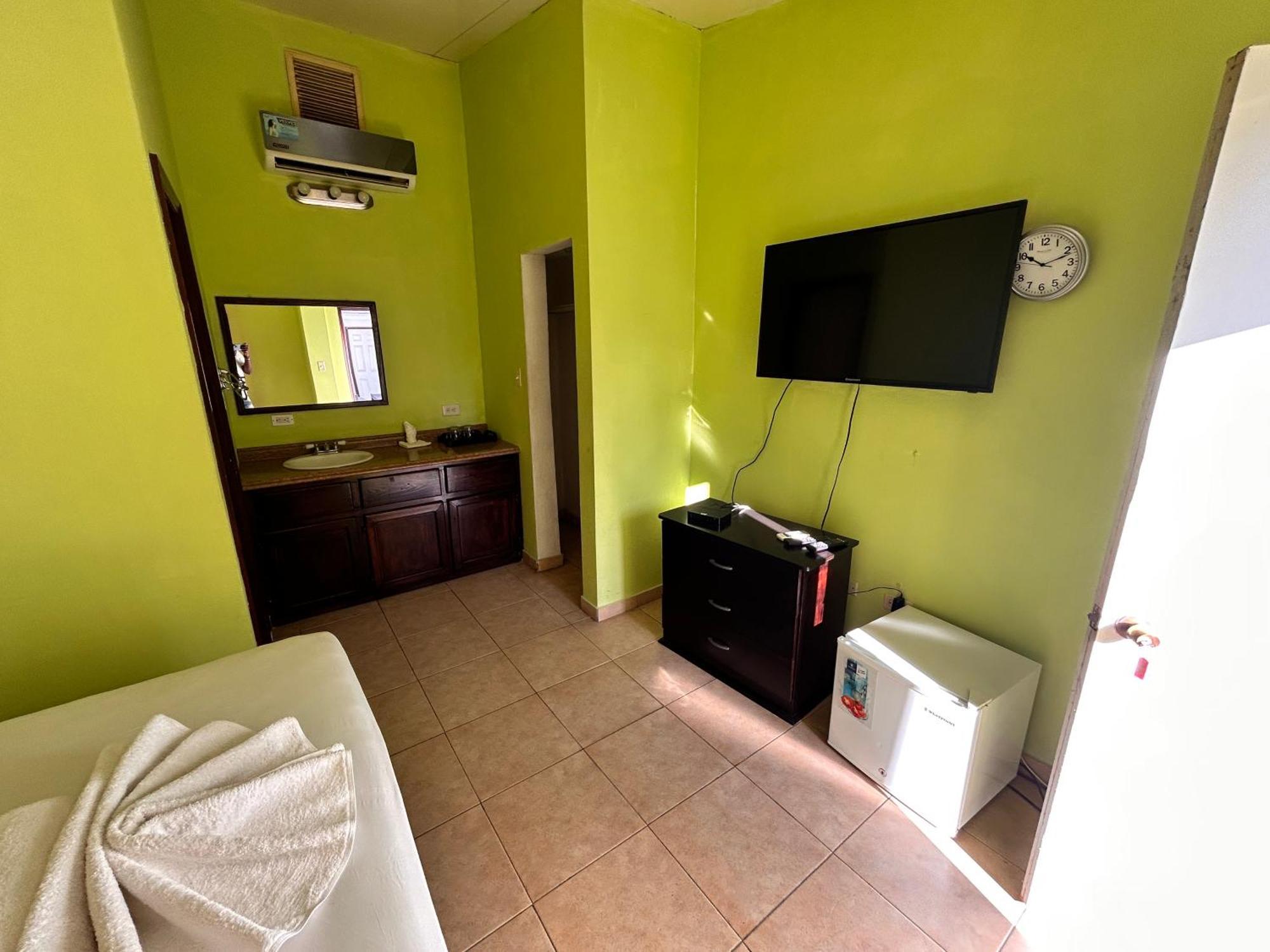 Arawak Hotel Leogane Esterno foto