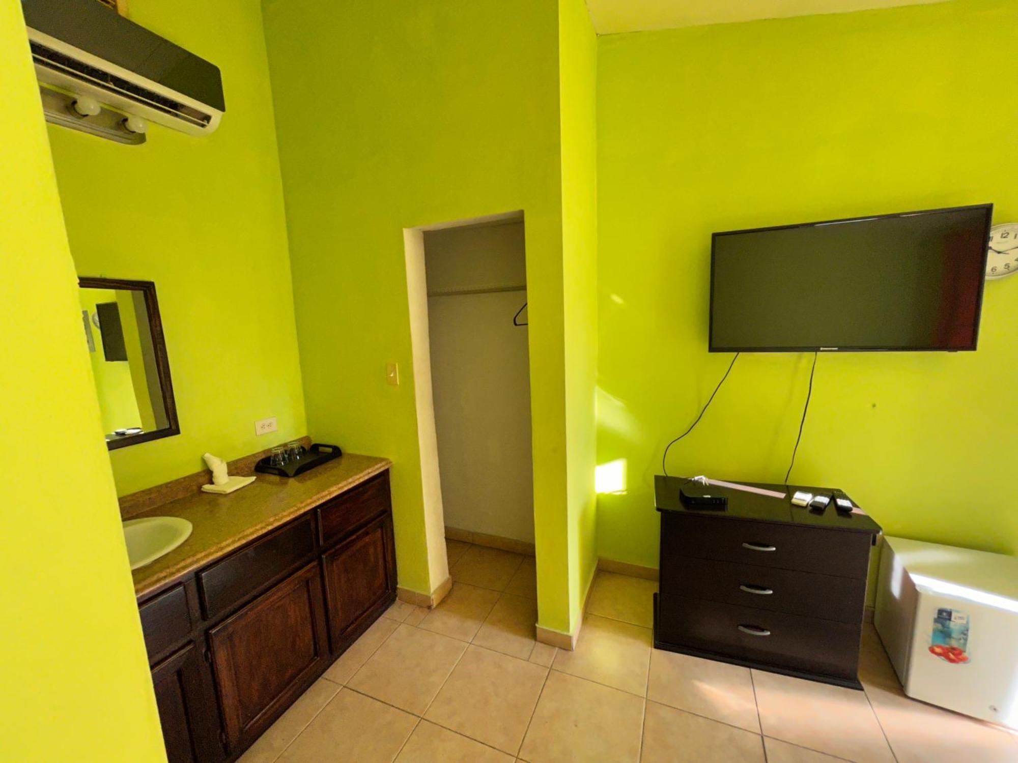 Arawak Hotel Leogane Esterno foto