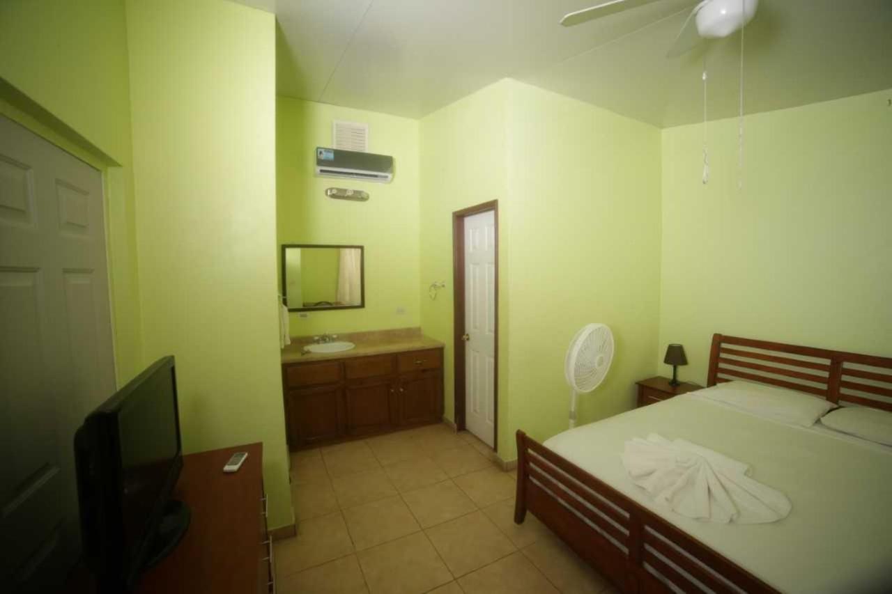 Arawak Hotel Leogane Esterno foto